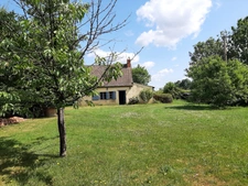 MAISON DE CAMPAGNE A RÉNOVER DANS SON ÉCRIN DE VERDURE