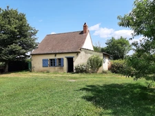 MAISON DE CAMPAGNE A RÉNOVER DANS SON ÉCRIN DE VERDURE