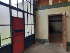 RARE OPPORTUNITÉ . GRAND BATIMENT AVEC LOGEMENT,  HANGAR ET PARKING SUR 6032 M²