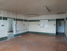 RARE OPPORTUNITÉ . GRAND BATIMENT AVEC LOGEMENT,  HANGAR ET PARKING SUR 6032 M²