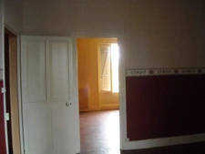 APPARTEMENT DE 80 M² AVEC COUR ET TERRAIN