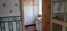 MAISON MITOYENNE PLAIN PIED AVEC POTENTIEL D'AMÉNAGEMENT.