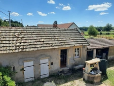 FERMETTE DE PLAIN PIED A RÉNOVER AVEC SES  DÉPENDANCES ET TERRAIN