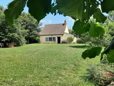 MAISON DE CAMPAGNE A RÉNOVER DANS SON ÉCRIN DE VERDURE