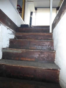MAISON ENTIEREMENT A RÉNOVER AVEC SES GRANDES DÉPENDANCES. GROS POTENTIEL AU CENTRE VILLE