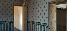 MAISON MITOYENNE PLAIN PIED AVEC POTENTIEL D'AMÉNAGEMENT.