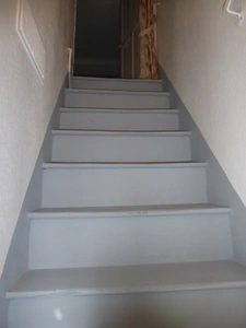 BELLE OPPORTUNITÉ POUR CETTE MAISON MITOYENNE A MODERNISER ET SON JOLI TERRAIN CLOS ET ARBORÉ