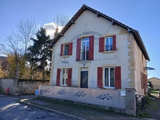  GRANDE MAISON FAMILIALE AVEC SES 5 CHAMBRES ET SON JOLI TERRAIN