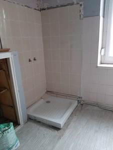 IMMEUBLE DE RAPPORT AVEC LOCAL COMMERCIAL ET APPARTEMENT. SURFACE TOTALE 144 M²