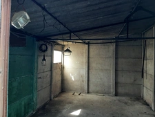 MAISON MITOYENNE SUR 2 NIVEAUX AVEC POTENTIEL D'AGRANDISSEMENT. GARAGES ET DÉPENDANCES