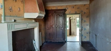 MAISON MITOYENNE PLAIN PIED AVEC POTENTIEL D'AMÉNAGEMENT.