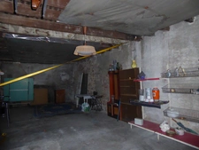 MAISON ENTIEREMENT A RÉNOVER AVEC SES GRANDES DÉPENDANCES. GROS POTENTIEL AU CENTRE VILLE