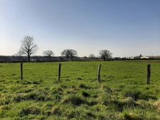 FERMETTE DE PLAIN PIED A RÉNOVER AVEC SES  DÉPENDANCES ET SON TERRAIN