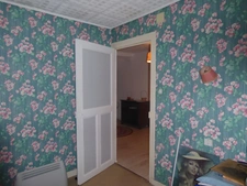 BELLE OPPORTUNITÉ POUR CETTE MAISON MITOYENNE A MODERNISER ET SON JOLI TERRAIN CLOS ET ARBORÉ
