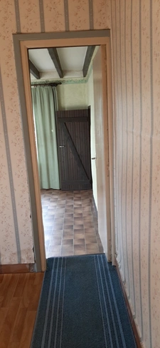 MAISON MITOYENNE PLAIN PIED AVEC POTENTIEL D'AMÉNAGEMENT.