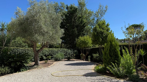 Lumineux appartement 3 pièces de standing à vendre  SAINT RAPHAEL (83)