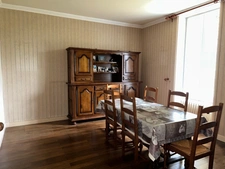 CHARMANTE MAISON INDIVIDUELLE  PROCHE CENTRE BOURG SUR 1751 M² DE JARDIN, ANNEXES et DÉPENDANCES