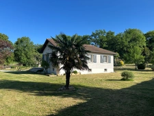 TRÈS BELLE MAISON INDIVIDUELLE SUR SOUS-SOL, 5 CHAMBRES, 3705 M² EN PARTIE BOISÉ + FORAGE, SANS VIS A VIS