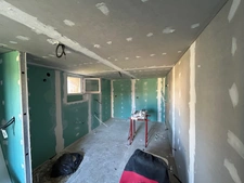 MAISON DE BOURG A FINIR DE RÉNOVER, 111 M² EXPLOITABLES, DÉPENDANCES, TERRAIN 1310M²... A SAISIR !!