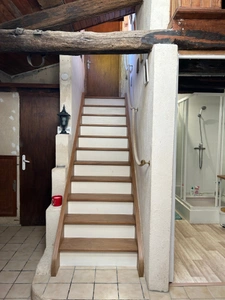 JOLIE MAISON DE VILLAGE AVEC EXTERIEURS, 2 ou 3 CHAMBRES, BEAUCOUP DE CHARME !!