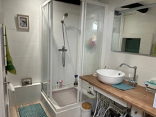 JOLIE MAISON DE VILLAGE AVEC EXTERIEURS, 2 ou 3 CHAMBRES, BEAUCOUP DE CHARME !!