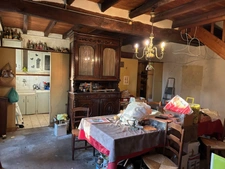 TRÈS JOLIE MAISON DE CARACTÈRE A RÉNOVER ENTIÈREMENT, POSSIBILITÉ 140 M² HABITABLES, ANNEXES ET DÉPENDANCES SUR 8768 M² 