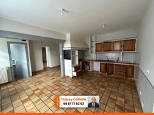 BELLE MAISON DE VILLAGE 143 M², 5 CHAMBRES, PARKING PRIVATIF ET JARDIN EN FACE.