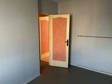 MAISON DE 1967, 4 CHAMBRES, GARAGE ET VERANDA SUR 400M² EN SECTEUR RÉSIDENTIEL