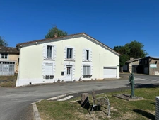 JOLIE MAISON DE VILLAGE ENTIÈREMENT RÉNOVÉE EN 2024, 3 CHAMBRES, JARDIN 700 M² à 50 m. LIBRE JUILLET 2026