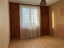 MAISON DE 1967, 4 CHAMBRES, GARAGE ET VERANDA SUR 400M² EN SECTEUR RÉSIDENTIEL