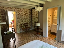 CHARMANT ENSEMBLE IMMOBILIER, 2 LOGEMENTS, 247 m², 7 CHAMBRES et dépendances SUR 4 Ha JOLIMENT ARBORÉS