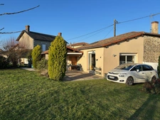 CHARMANTE MAISON RÉNOVÉE AUX ACCENTS MÉRIDIONNAUX, 2 CHAMBRES, JARDIN ET PISCINE