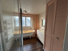 BELLE MAISON DE VILLAGE 143 M², 5 CHAMBRES, PARKING PRIVATIF ET JARDIN EN FACE.