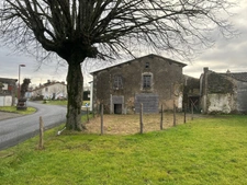 JOLIE MAISON DE VILLAGE ENTIÈREMENT RÉNOVÉE EN 2024, 3 CHAMBRES, JARDIN 700 M² à 50 m. LIBRE JUILLET 2026