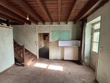 ENSEMBLE IMMOBILIER A RESTAURER (3 LOGEMENTS et une DÉPENDANCE) , CENTRE BOURG, JARDIN, PROCHE ÉCOLE