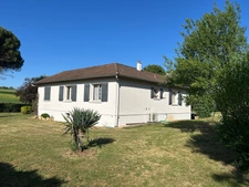 TRÈS BELLE MAISON INDIVIDUELLE SUR SOUS-SOL, 5 CHAMBRES, 3705 M² EN PARTIE BOISÉ + FORAGE, SANS VIS A VIS