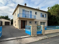 TRÈS JOLIE RÉNOVATION; MAISON DES ANNÉES 70, 182 m², 4 CHAMBRES, 3 SDE, VOLUMES AGRÉABLES ET JARDIN, QUARTIER RÉSIDENTIEL.