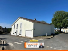 JOLIE MAISON DE VILLAGE ENTIÈREMENT RÉNOVÉE EN 2024, 3 CHAMBRES, JARDIN 700 M² à 50 m. LIBRE JUILLET 2026