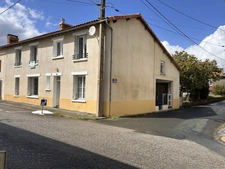 BELLE MAISON DE VILLAGE 143 M², 5 CHAMBRES, PARKING PRIVATIF ET JARDIN EN FACE.