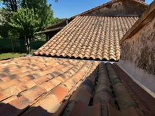 JOLIE MAISON DE VILLAGE AVEC EXTERIEURS, 2 ou 3 CHAMBRES, BEAUCOUP DE CHARME !!