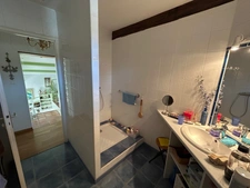 CHARMANTE MAISON RÉNOVÉE AUX ACCENTS MÉRIDIONNAUX, 2 CHAMBRES, JARDIN ET PISCINE