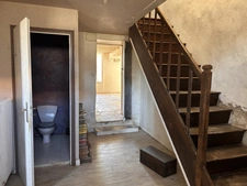 ENSEMBLE IMMOBILIER A RESTAURER (3 LOGEMENTS et une DÉPENDANCE) , CENTRE BOURG, JARDIN, PROCHE ÉCOLE