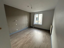 BELLE MAISON DE VILLAGE 143 M², 5 CHAMBRES, PARKING PRIVATIF ET JARDIN EN FACE.
