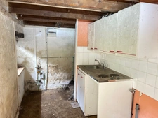 ENSEMBLE DE TROIS BÂTISSES (166, 42 et 36 m²) A RESTAURER ENTIÈREMENT, SUR 1382 M² AU CALME ET SANS VIS A VIS !!