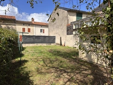 BELLE MAISON DE VILLAGE 143 M², 5 CHAMBRES, PARKING PRIVATIF ET JARDIN EN FACE.