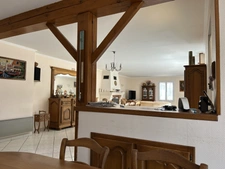 GRANDE MAISON AVEC VASTE SÉJOUR, 3 CHAMBRES, DÉPENDANCES DONT 4 GARAGES, PUITS ET CITERNE SUR 1656 M²