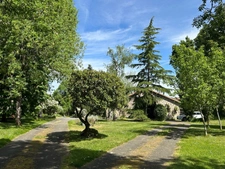 CHARMANT ENSEMBLE IMMOBILIER, 2 LOGEMENTS, 247 m², 7 CHAMBRES et dépendances SUR 4 Ha JOLIMENT ARBORÉS