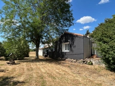PROPRIETE A LA CAMPAGNE, SANS VOISINS, 251 M², 6 CHAMBRES, DÉPENDANCES, SUR 3684 M² à 8 KMS DE ST MAIXENT.