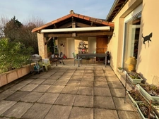 CHARMANTE MAISON RÉNOVÉE AUX ACCENTS MÉRIDIONNAUX, 2 CHAMBRES, JARDIN ET PISCINE