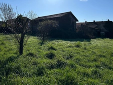 MAISON DE BOURG A FINIR DE RÉNOVER, 111 M² EXPLOITABLES, DÉPENDANCES, TERRAIN 1310M²... A SAISIR !!